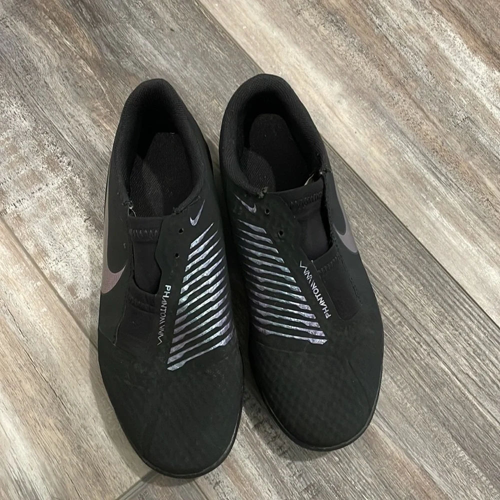 Nike Phantom Venom Indoor Soccer Shoes 5Y